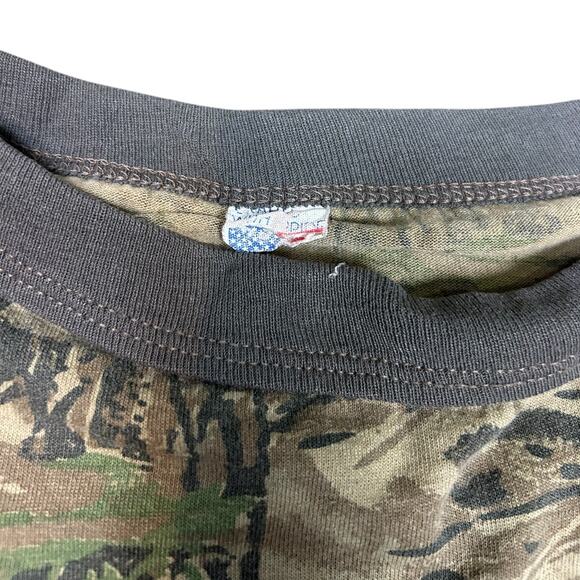 Vintage 90's Camo T-Shirt Camouflage Hunting Tee Short Sleeve Pocket Crewneck - Picture 2 of 5